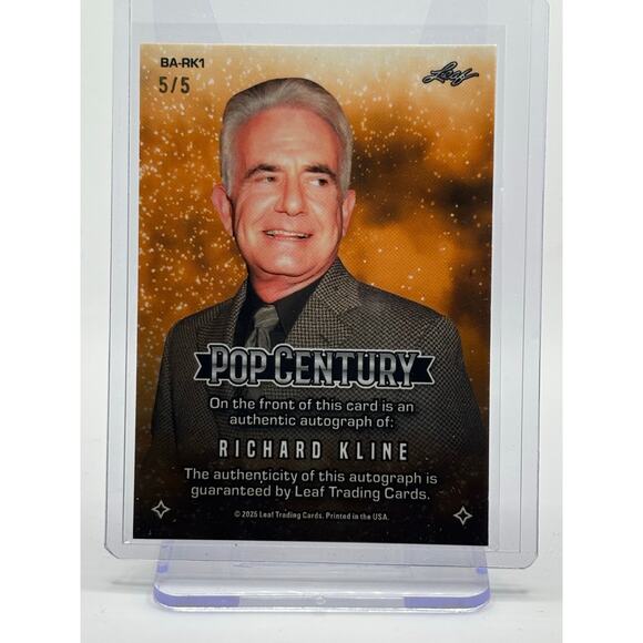 2025 Leaf Pop Century Richard Kline Prismatic Green Auto 5/5 SP Three’s Company - Picture 2 of 2